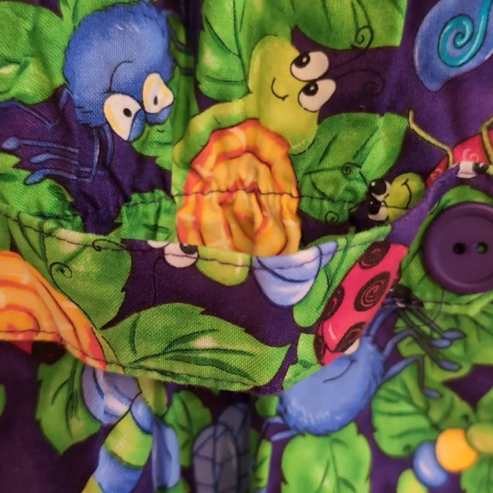 🐞 PEACHES Button Front Nursing Medical Scrub Top.Lady Bug. Bee. Butterfly. - Picture 13 of 16